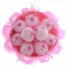 A plush bouquet of piggies